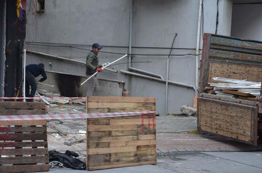 İstanbulda tehlikeli yıkım Büyük bir felaketten dönüldü