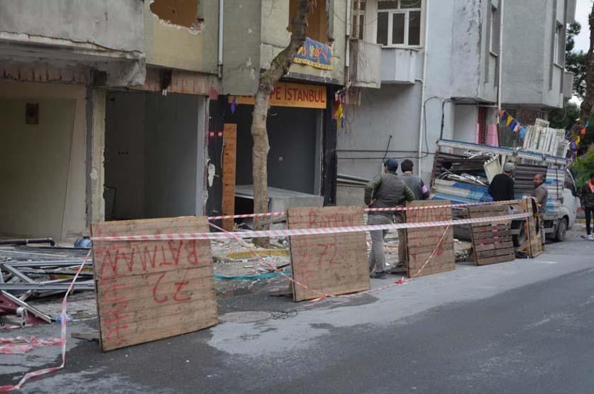 İstanbulda tehlikeli yıkım Büyük bir felaketten dönüldü