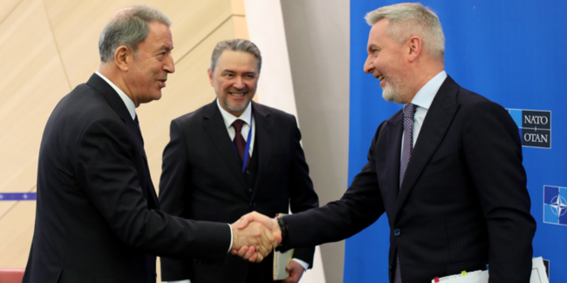NATO Karargahında baş döndüren diplomasi