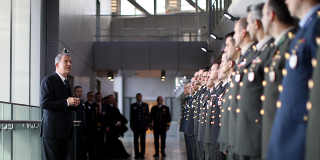 NATO Karargahında baş döndüren diplomasi