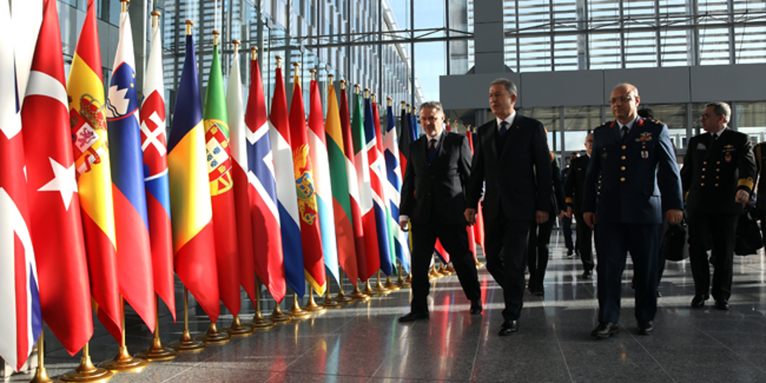 NATO Karargahında baş döndüren diplomasi