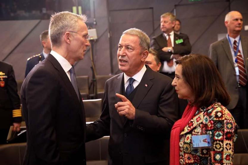 NATO Karargahında baş döndüren diplomasi