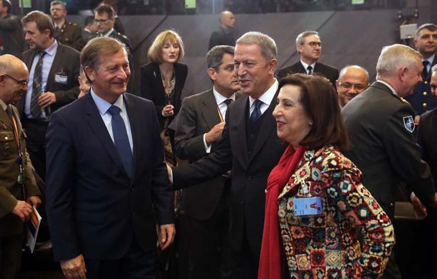 NATO Karargahında baş döndüren diplomasi