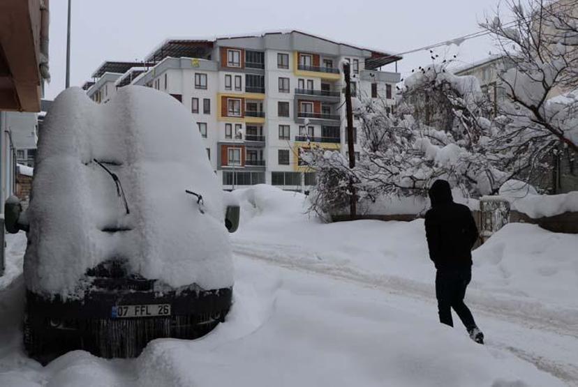 Vanda kar kalınlığı 1 metreyi aştı; 687 yerleşim yerine ulaşılamıyor