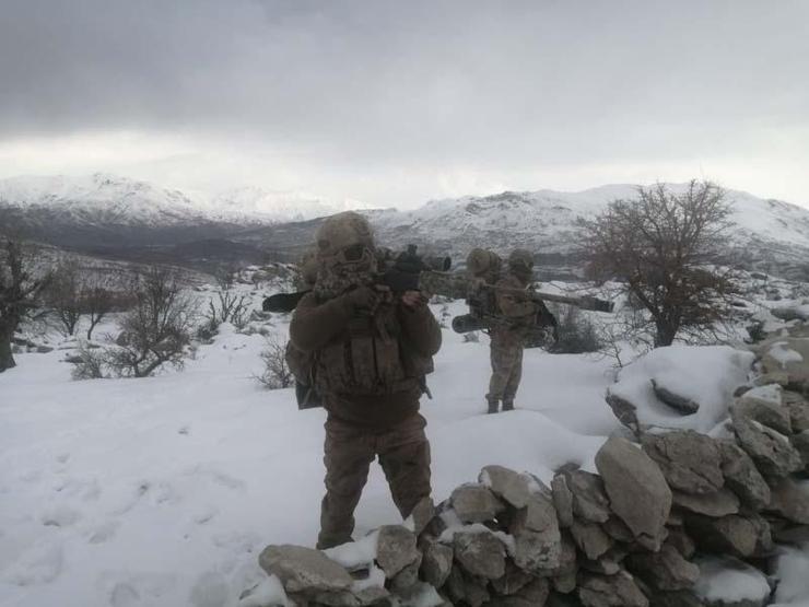 Kapan-6 Zoride 10 sığınak imha edildi, 830 kilo esrar ele geçirildi