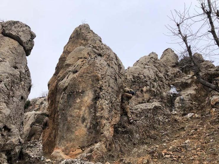 Kapan-6 Zoride 10 sığınak imha edildi, 830 kilo esrar ele geçirildi