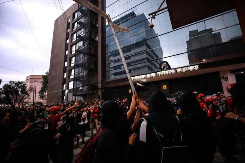 Meksikayı ayağa kaldıran vahşet: Halk böyle protesto etti