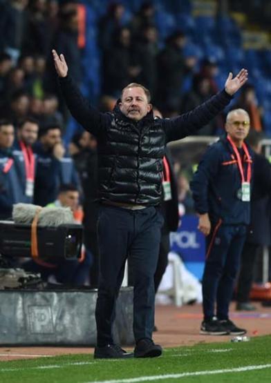 Başakşehir yenilgisi sonrası Beşiktaşta Burak krizi
