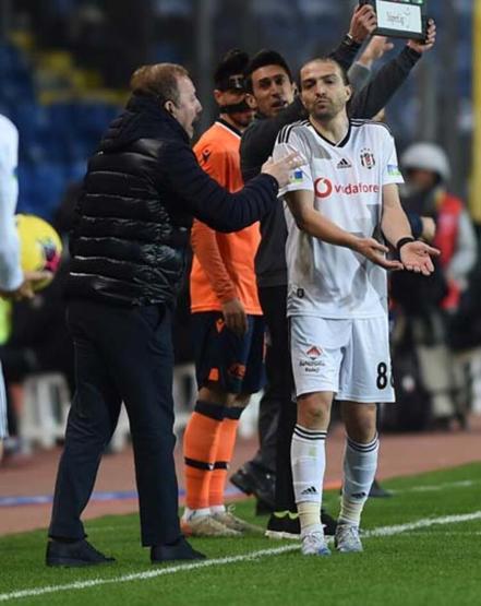 Başakşehir yenilgisi sonrası Beşiktaşta Burak krizi