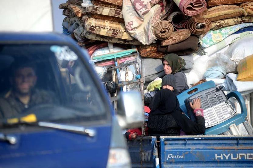 İdlibde 2,5 ayda 1 milyon 200 bin Suriyeli evini terk etti