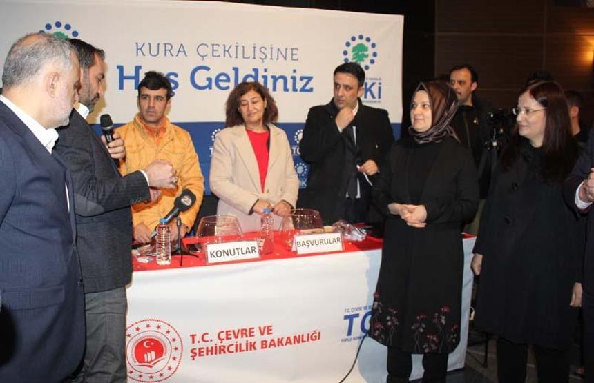 129 depremzede aile ev sahibi oldu