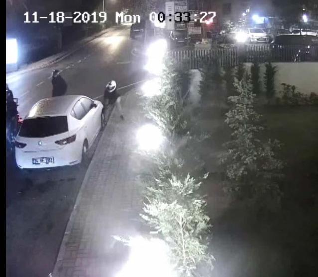 Lüks otomobillerin farlarını çalan çete yakalandı... Hırsızlık anları kamerada