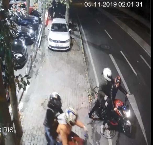 Lüks otomobillerin farlarını çalan çete yakalandı... Hırsızlık anları kamerada