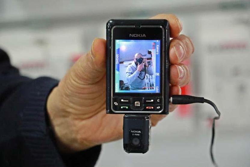 25 yıldır cep telefonu biriktiriyor