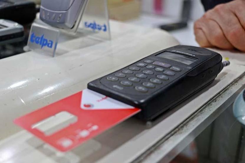 25 yıldır cep telefonu biriktiriyor