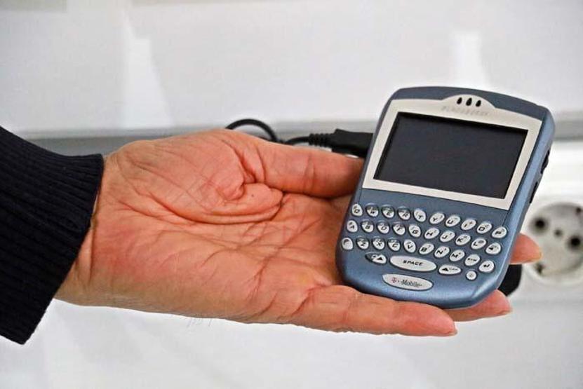 25 yıldır cep telefonu biriktiriyor