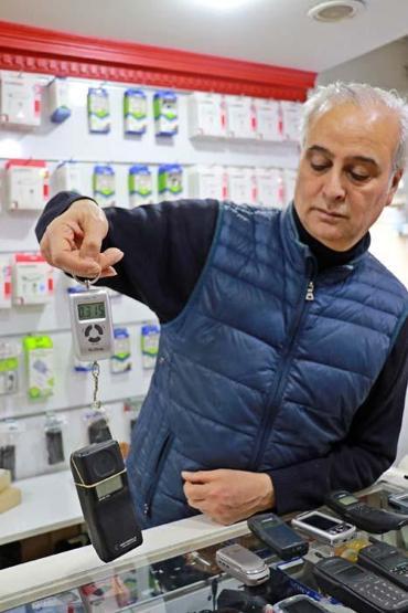 25 yıldır cep telefonu biriktiriyor