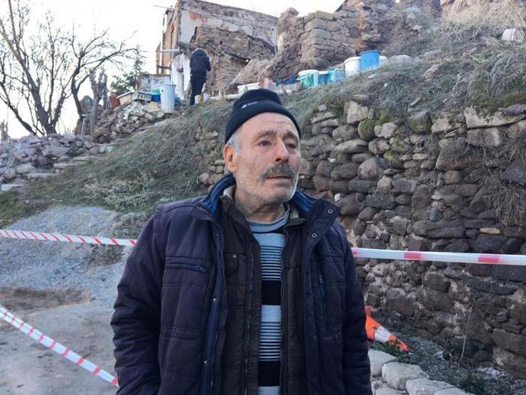 Müştemilata 10 tonluk kaya düştü