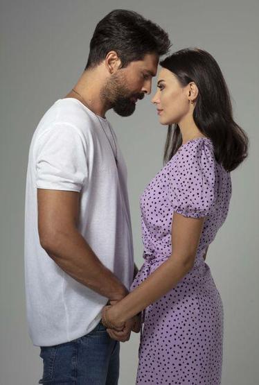 Tuvana Türkayın gafı Onur Tuna ile arasını açtı Onur Tuna sildi Tuvana Türkay dava açtı
