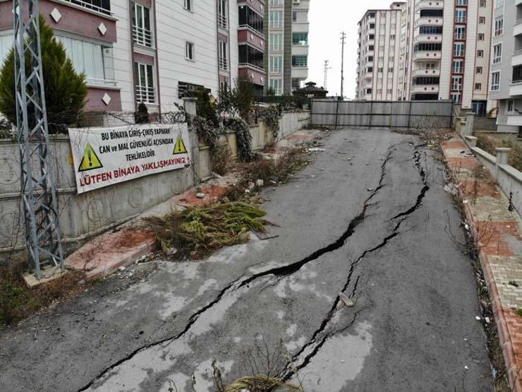Zemini kayan binanın yıkımı için karar bekleniyor
