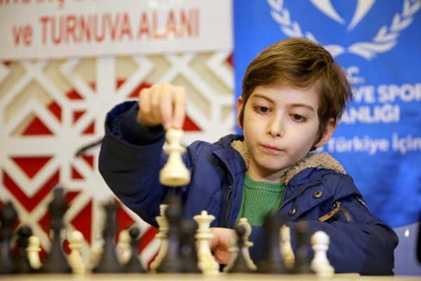 Aleyna Tilkiden Atakan Kayalara cevap