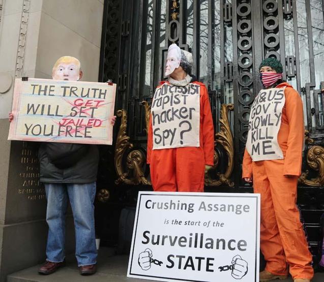 Assange gösterisinde dikkat çeken detaylar