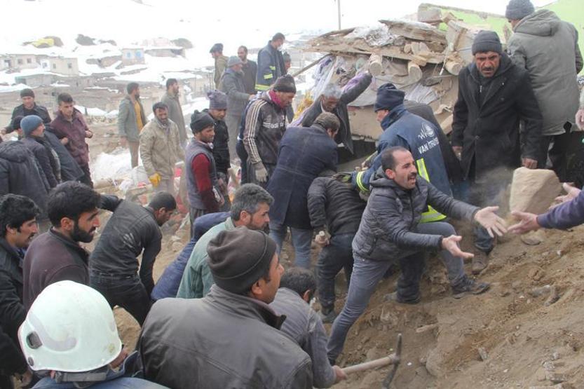 İran sınırında deprem Depremin vurduğu Vandan ilk kareler