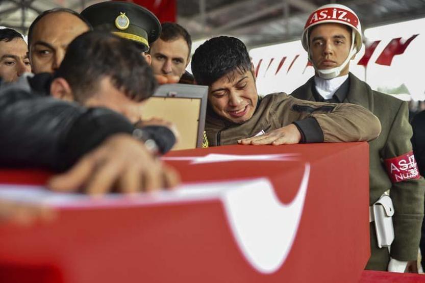 İdlib şehidi Tankçı Sözleşmeli Er Mecit Demir Gaziantepte son yolculuğuna uğurlandı