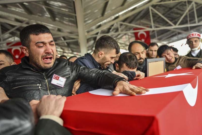İdlib şehidi Tankçı Sözleşmeli Er Mecit Demir Gaziantepte son yolculuğuna uğurlandı
