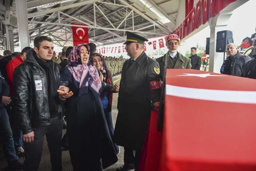 İdlib şehidi Tankçı Sözleşmeli Er Mecit Demir Gaziantepte son yolculuğuna uğurlandı