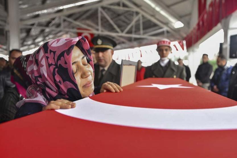 İdlib şehidi Tankçı Sözleşmeli Er Mecit Demir Gaziantepte son yolculuğuna uğurlandı