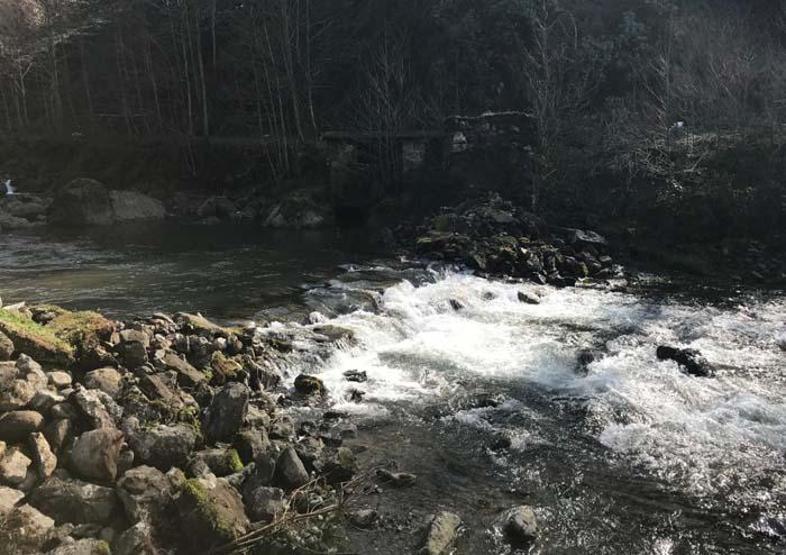 Tarihi Aşıklar Köprüsü yıkıldı