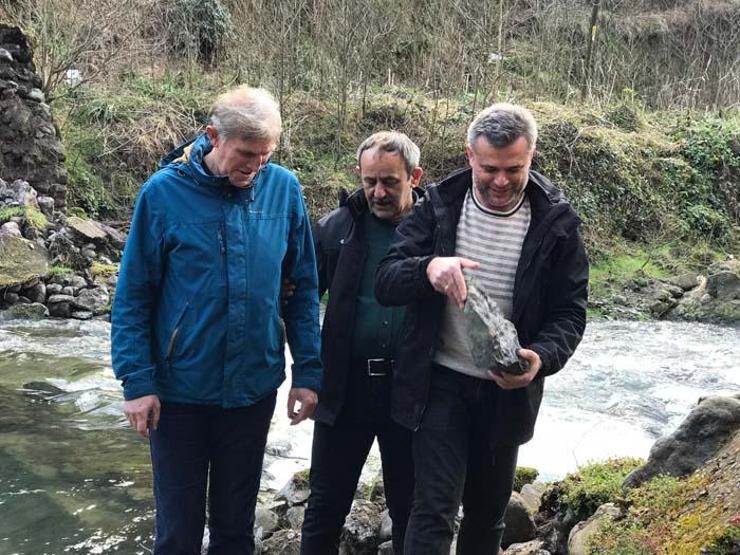 Tarihi Aşıklar Köprüsü yıkıldı