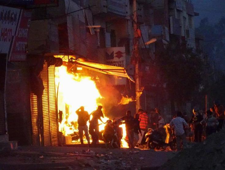 Hindistandaki protestolarda ağır bilanço: 4 günde 20 kişi öldü