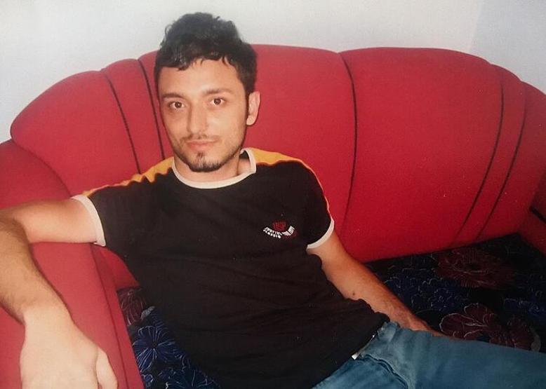 En sağdaki dört göz benim