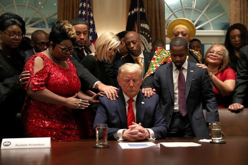Beyaz Sarayda salgın alarmı: Trump koronavirüse yakalanırsa ne olur