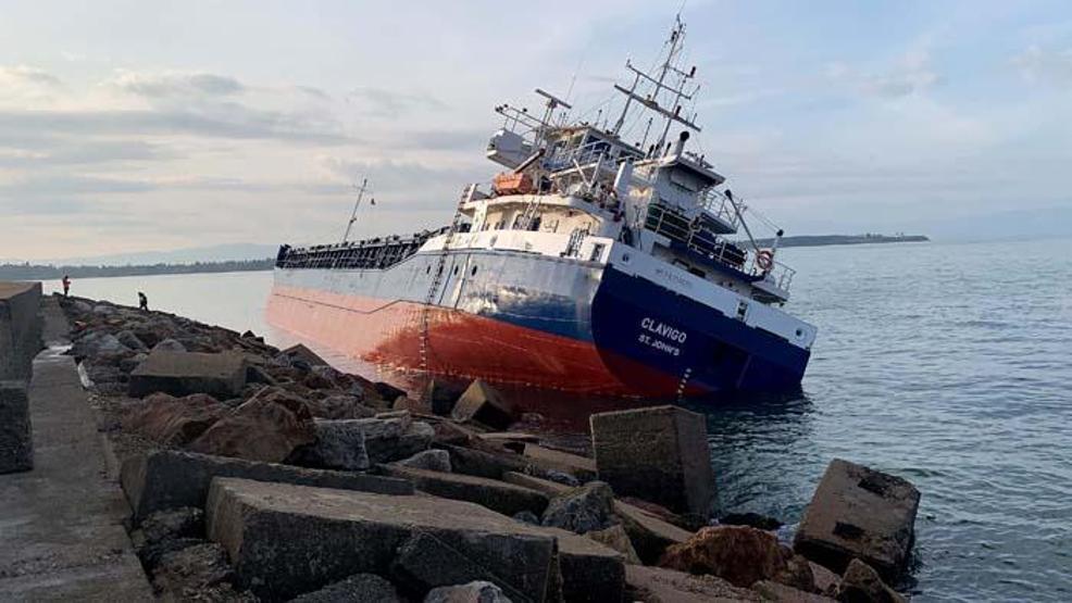 Tuzlada çarpışan gemiler yan yattı