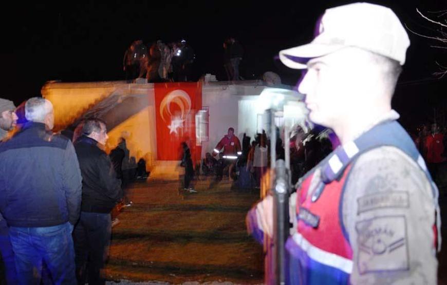 Son dakika...İdlibde hain saldırı Şehitlerin kimlikleri belli oldu