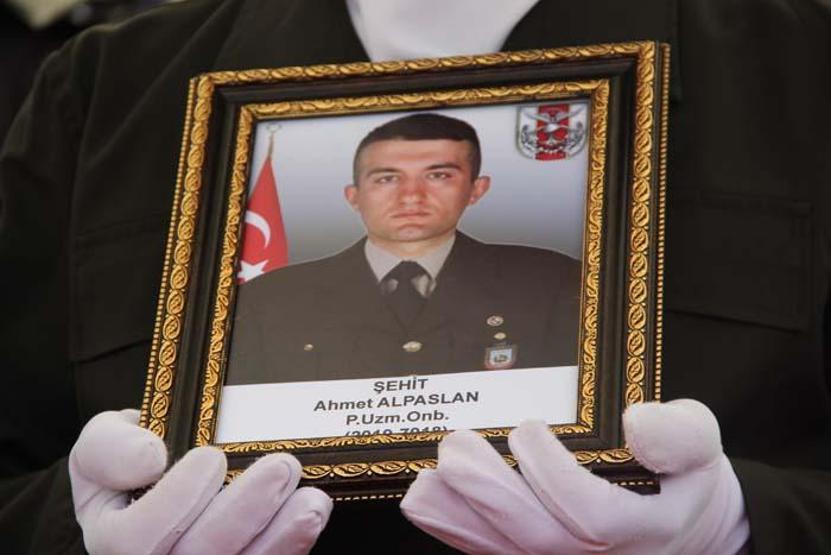 Türkiye şehitlerini uğurluyor