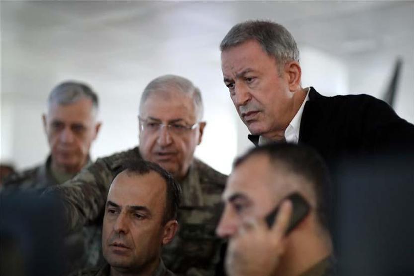 Bakan Akar, Bahar Kalkanı Harekatını böyle yönetiyor