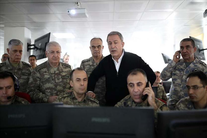Bakan Akar, Bahar Kalkanı Harekatını böyle yönetiyor