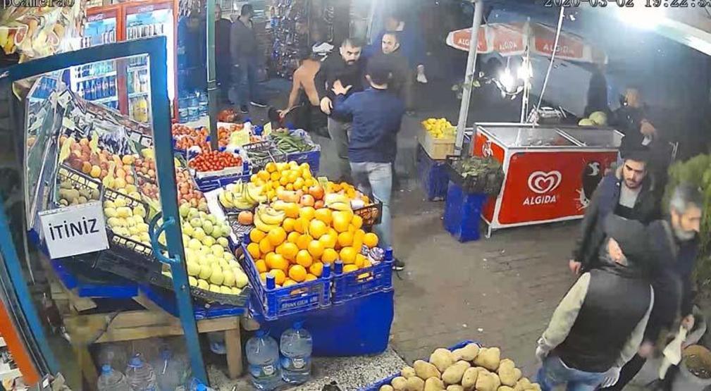 Husumetlisini görünce silahına sarıldı