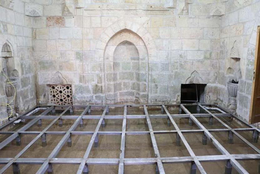 800 yıllık cam ibadete açılıyor