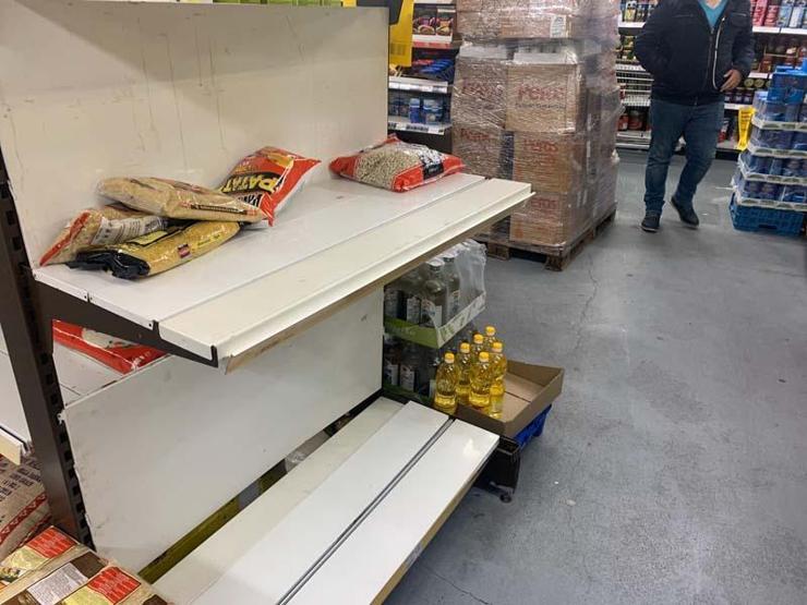 Almanyada koronavirüs paniği: Market rafları hızla boşalıyor