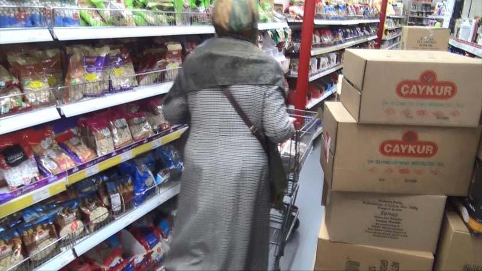 Almanyada koronavirüs paniği: Market rafları hızla boşalıyor