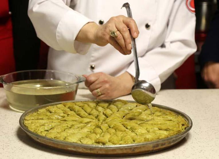 İlk kez Sivasta üretildi Madımak otundan lokum ve baklava damak çatlatıyor