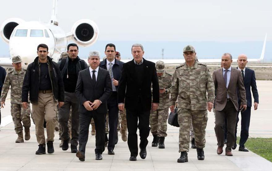 Bakan Akar ve komutanlar sıfır noktasında