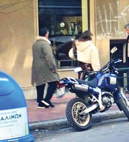 Cem Yılmaz ve Serenay Sarıkaya artık kaçmıyor Böyle poz verdiler...