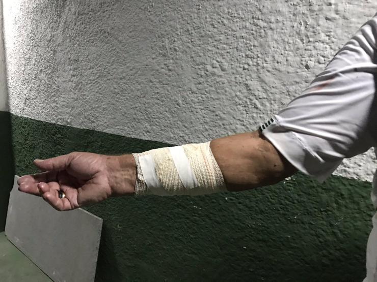 Taraftarlar soyunma odasını bastı