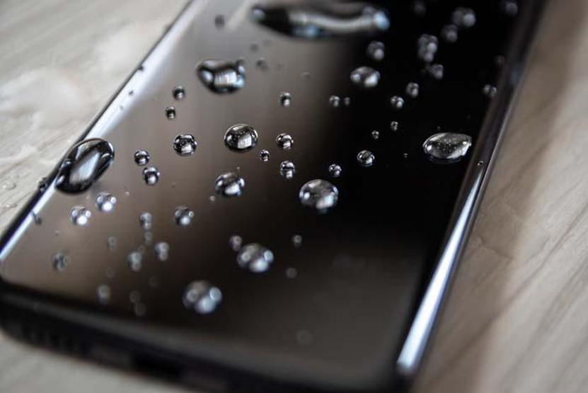 Suya düşen telefonu kurtarmak için... İşte adım adım yapmanız gerekenler